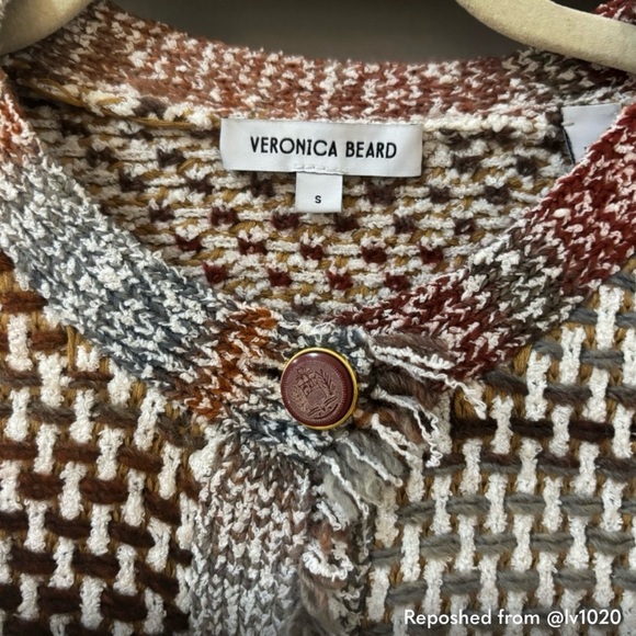 Veronica Beard Sariyah Knit Jacket Fringe Crest
Buttons Current Style Size Small - Picture 7 of 9